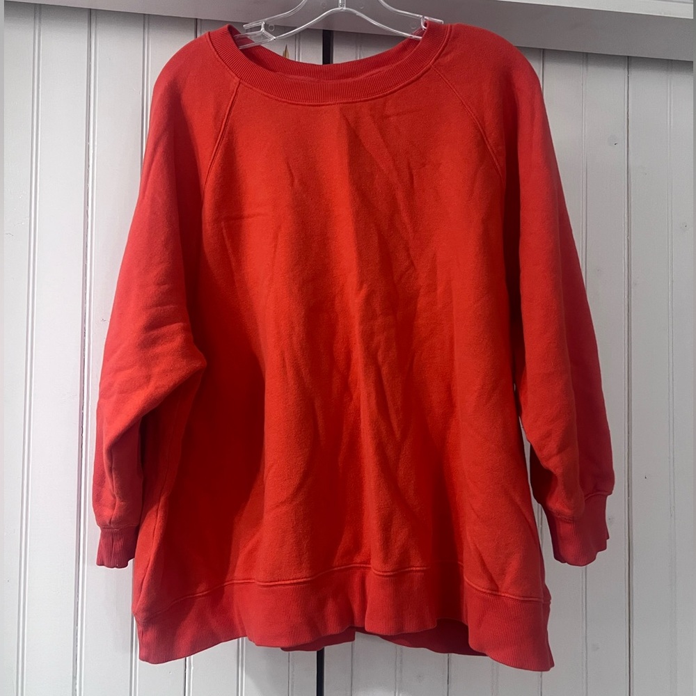 Old navy crew neck sweatshirt.